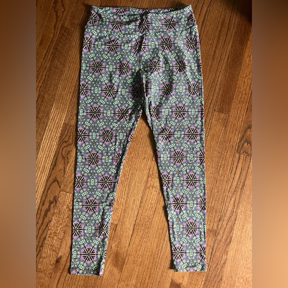 LuLaRoe TC Leggings with Pink and Blue Geometric Pattern‎